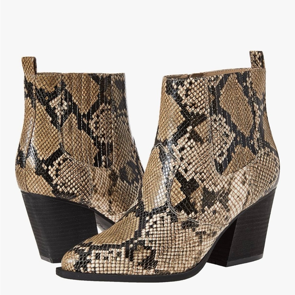 THE DROP SIA POINTED TOE WESTERN ANKLE BOOT - TAN SNAKE - 8.5 - GENTLY WORN